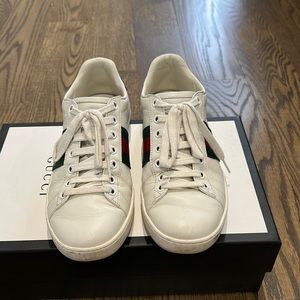 Gucci classic Bee sneakers in size 35.5 for $350